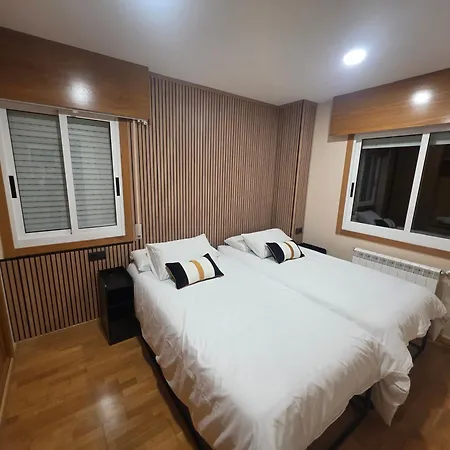 A Solo 5 Min De Ciudad Con Jardin Y Barbacoa コマルカ・デ・オウレンセ